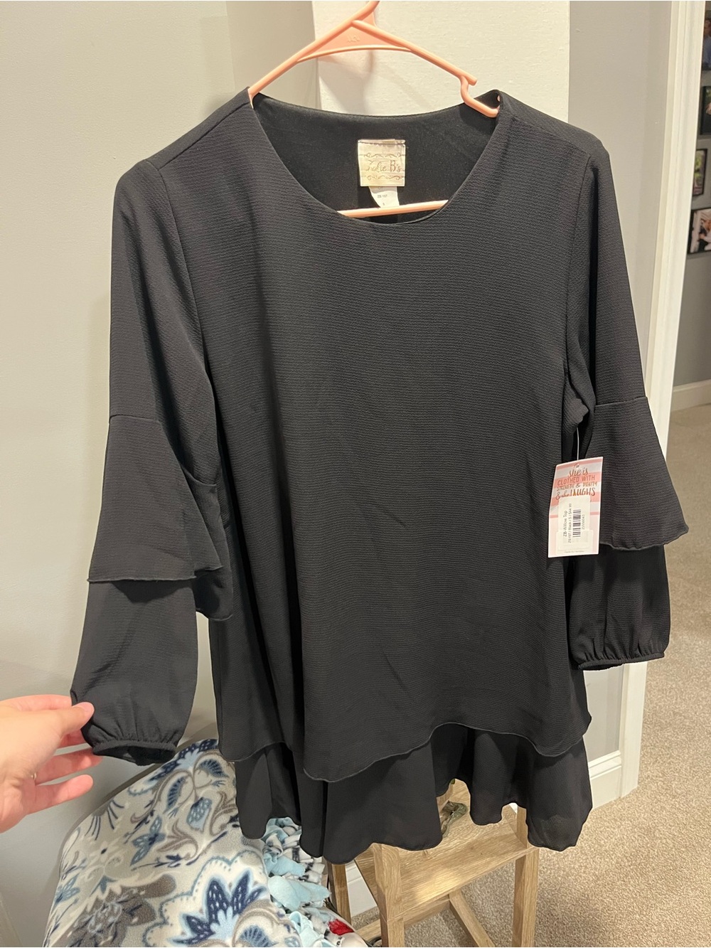 Women’s Black Ruffle-Sleeve Peplum Tunic - Unknown Brand